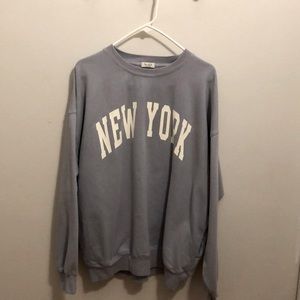 Selling an oversized New York sweatshirt from PacSun. Never worn. Cute & comfy.
